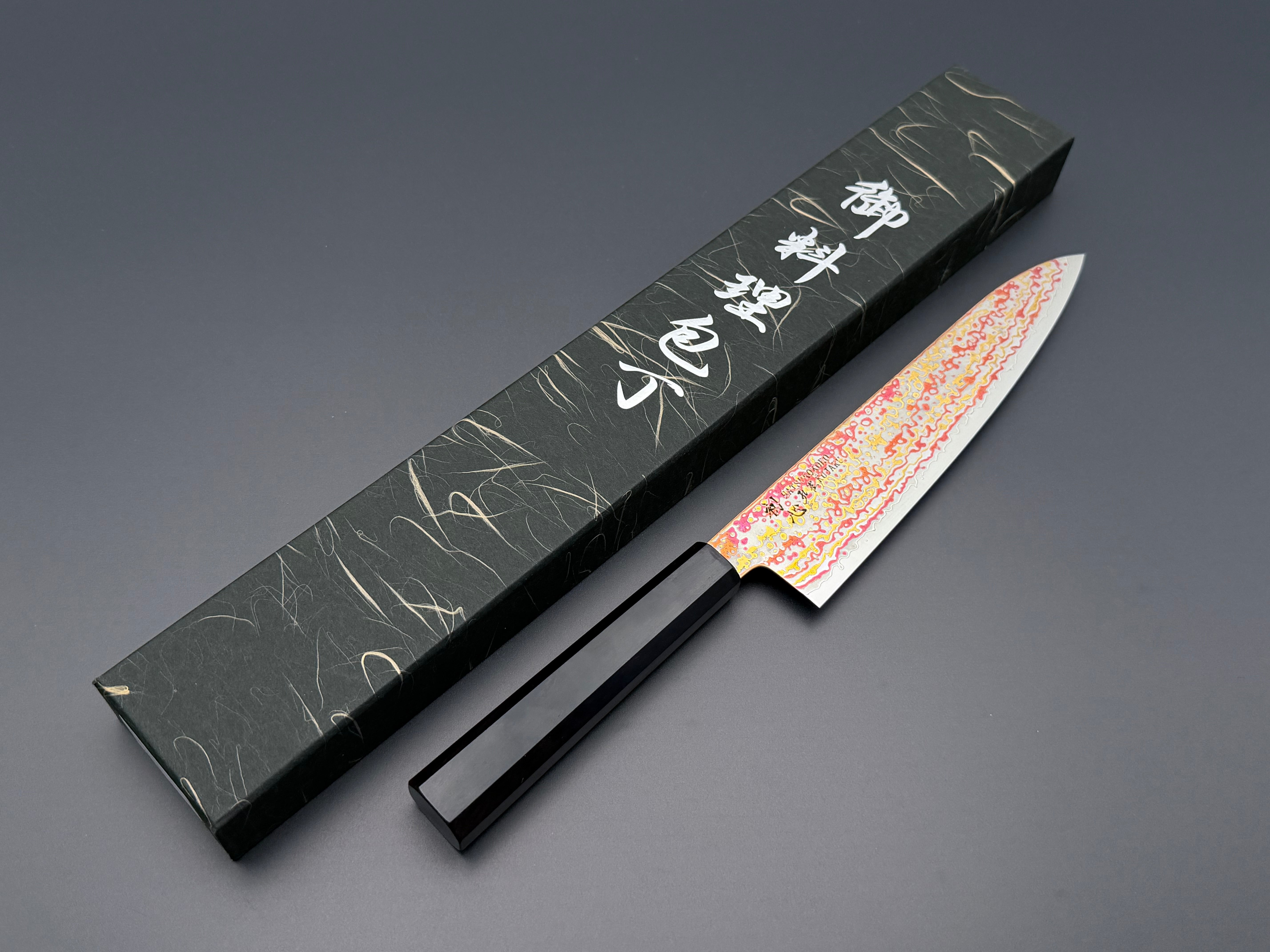 Hatsukokoro Kujaku V-Toku2 Rainbow Damascus Gyuto 210mm