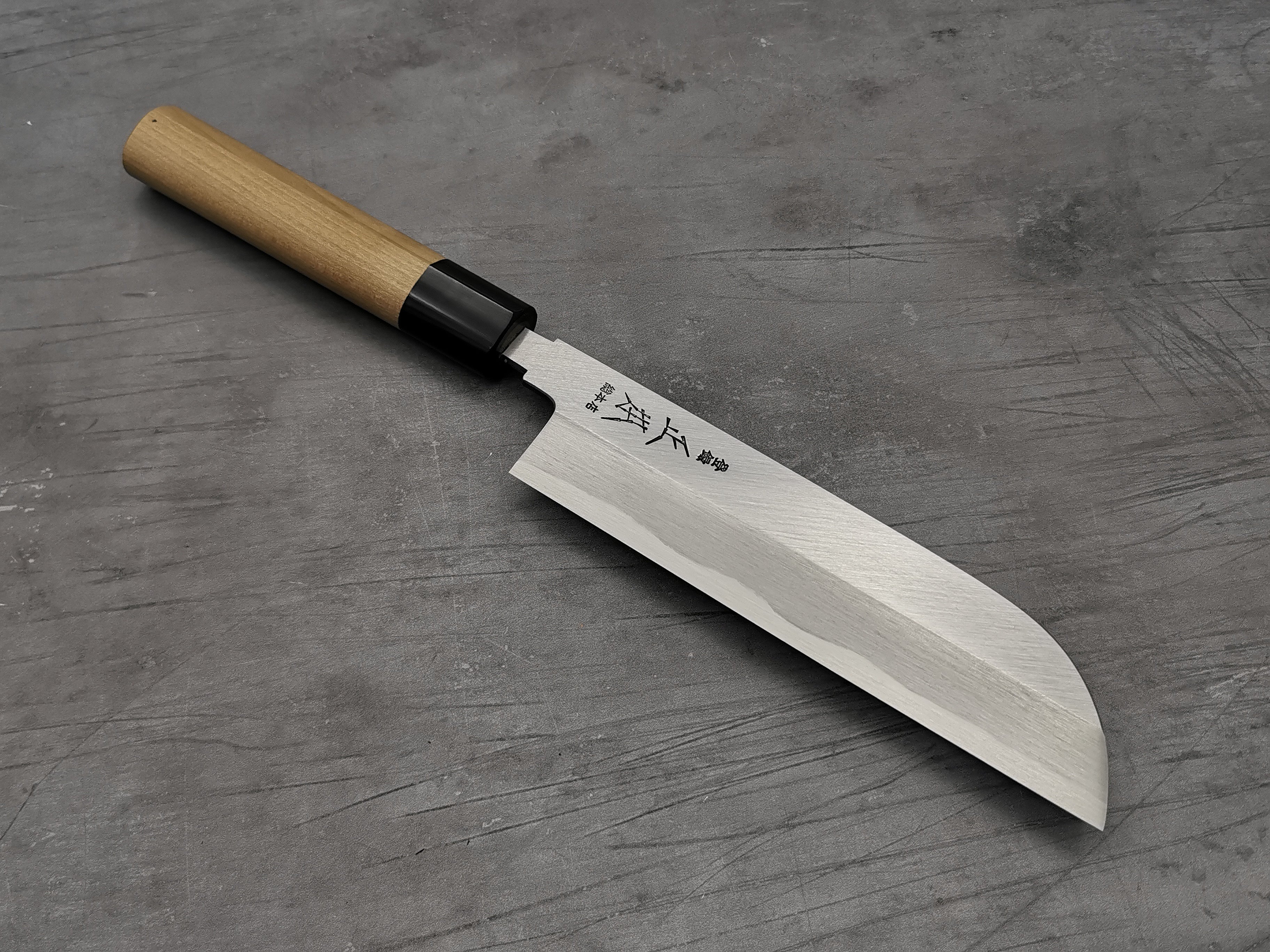 Usuba knives: the traditional Japanese vegetable knife explained