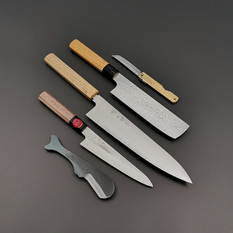 Photo of a selection of craft and kitchen knives