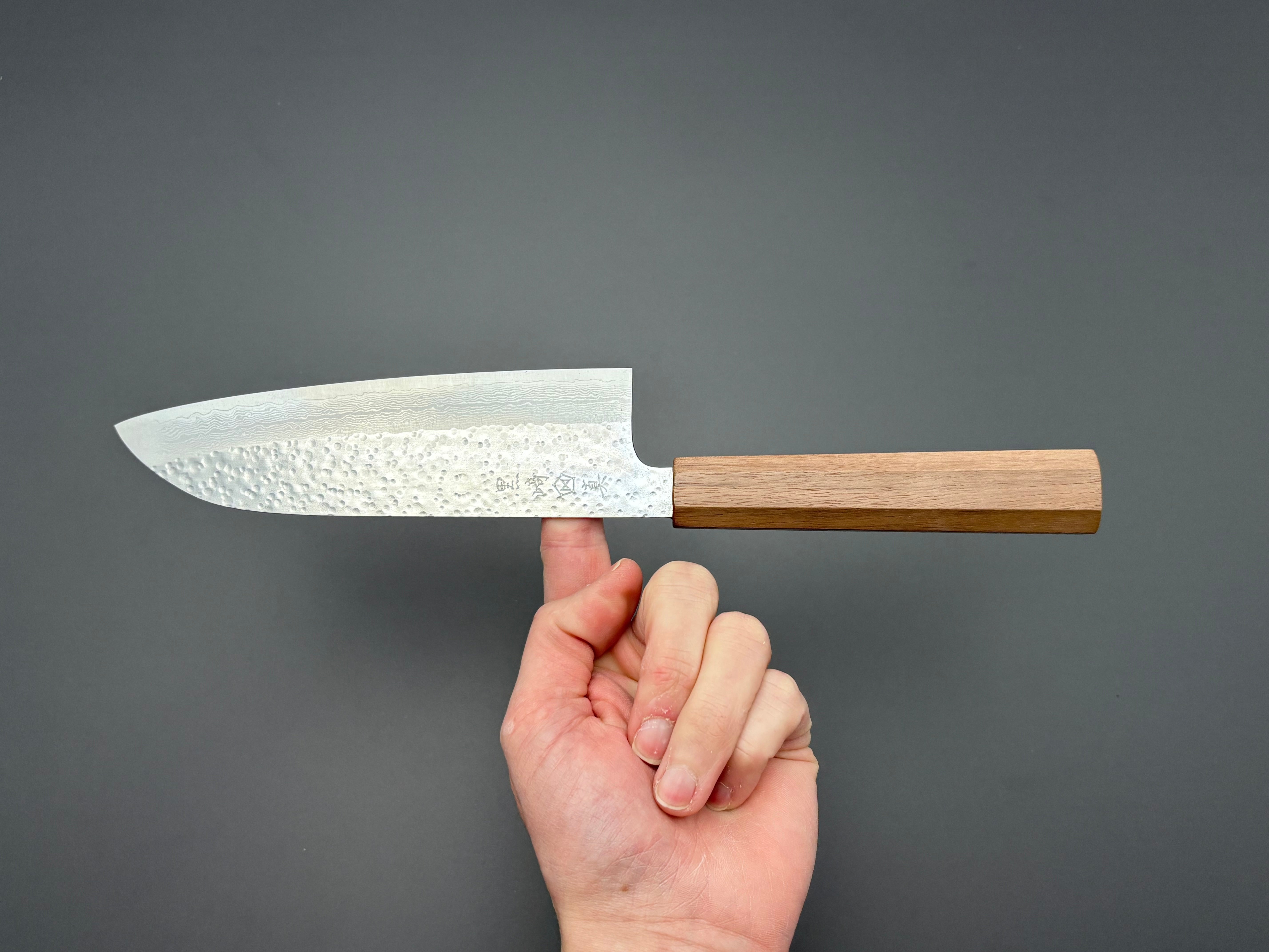 Makoto Kurosaki VG7 Damascus Tsuchime Santoku