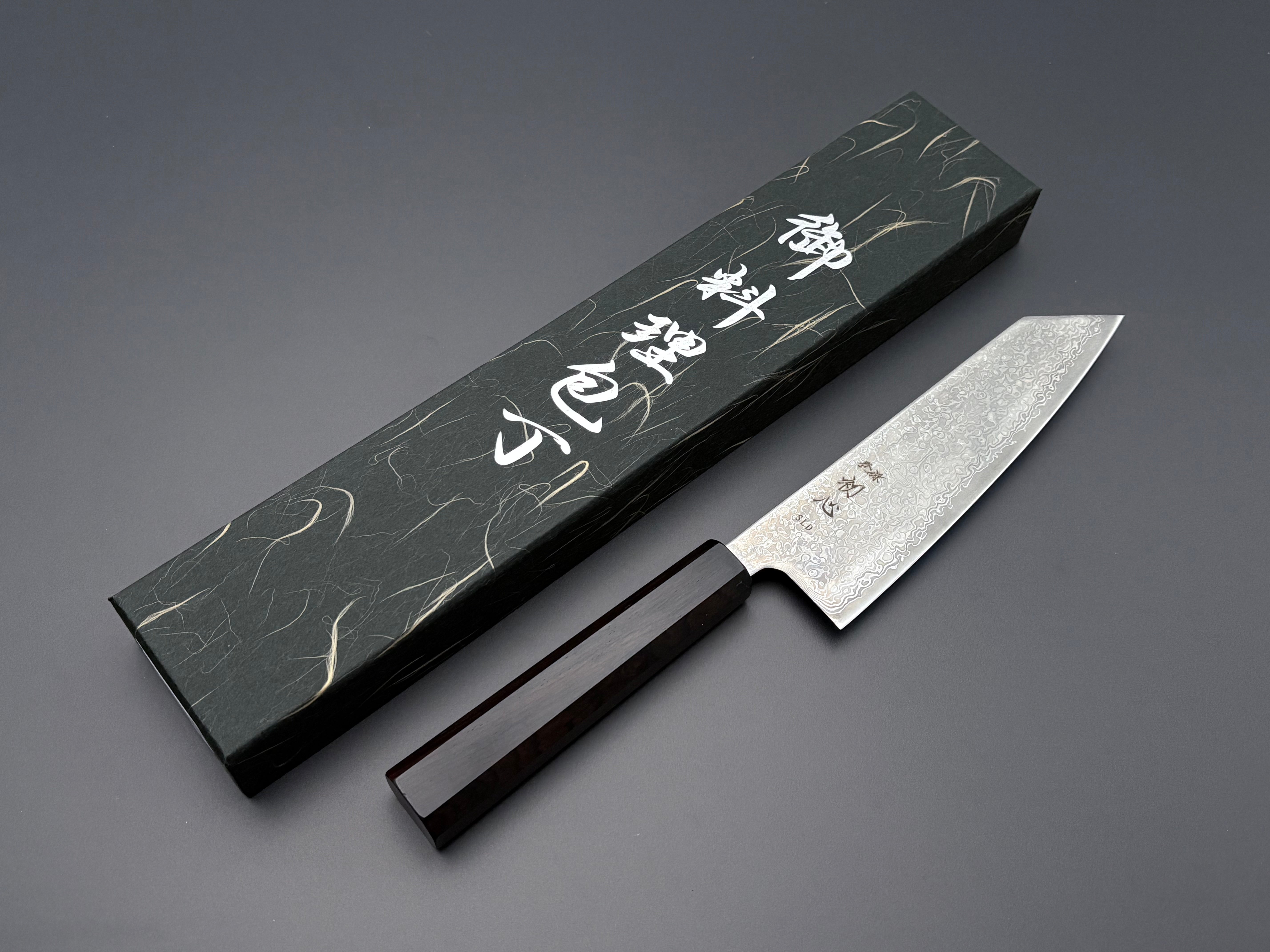 Hatsukokoro Hikari SLD Kurozome Damascus Kiritsuke Santoku