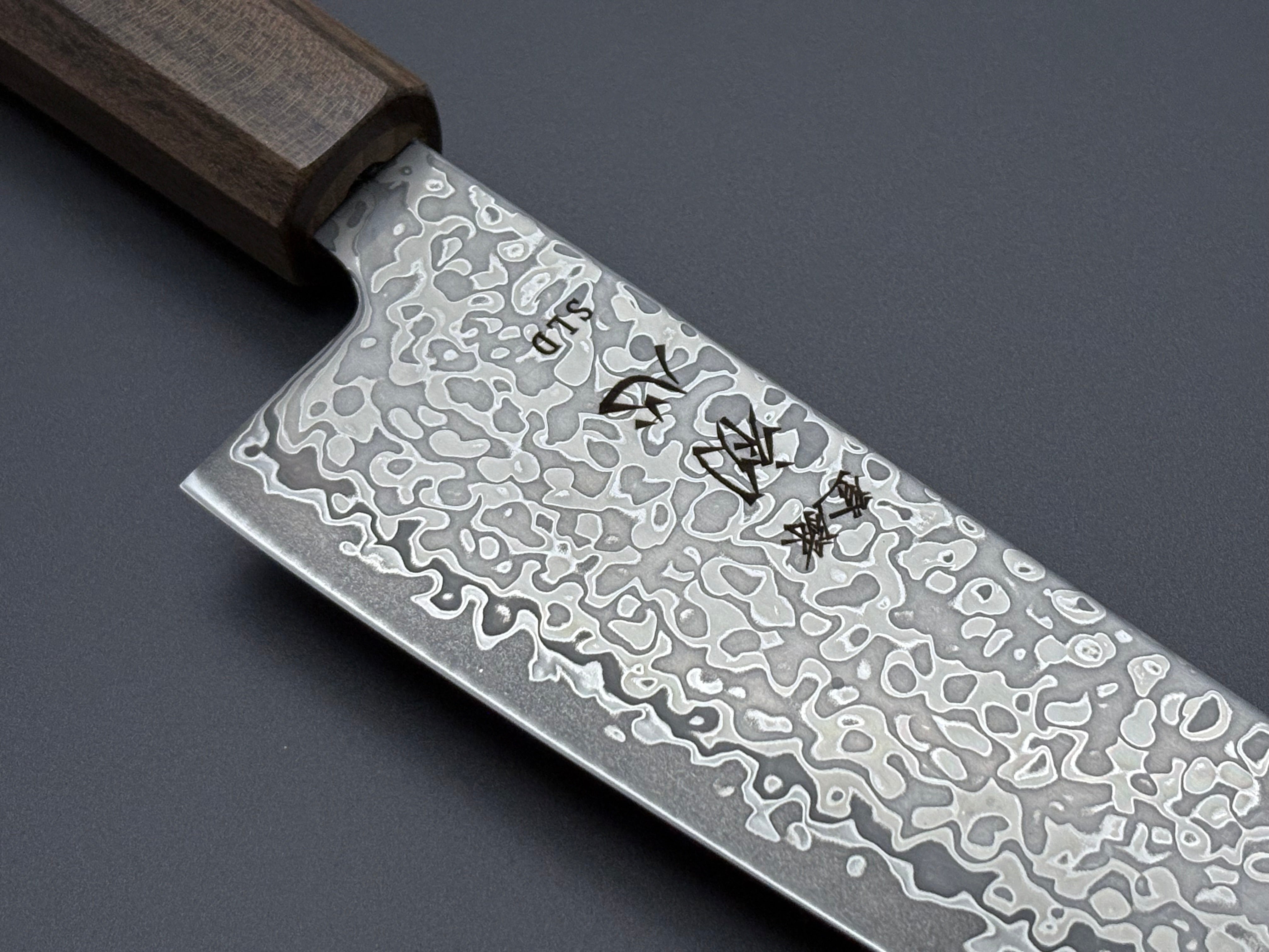 Hatsukokoro Hikari SLD Kurozome Damascus Gyuto 195mm – Cutting Hatsukokoro Hikari SLD Kurozome Damascus Gyuto 195mm – Cutting