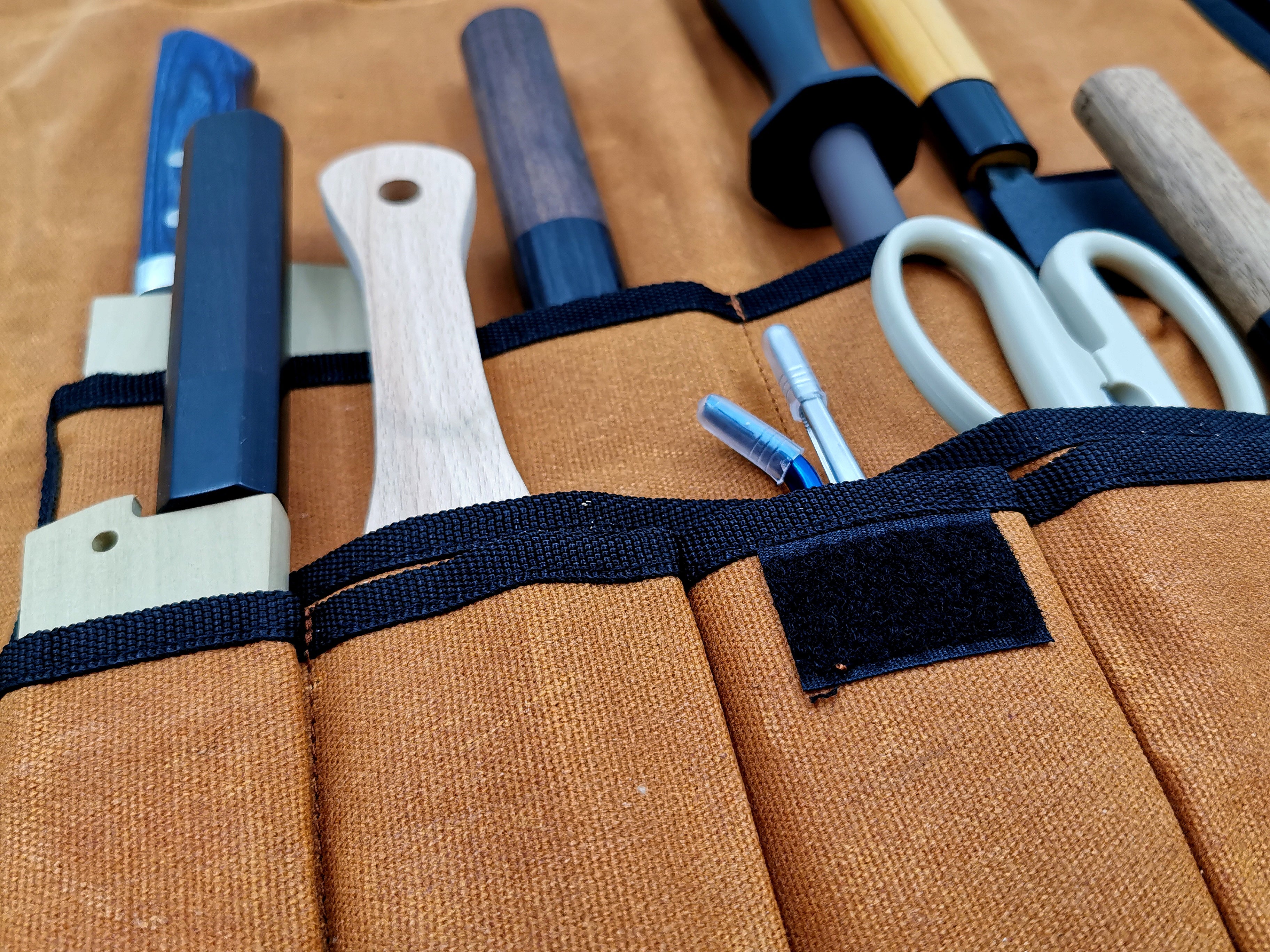 9 pocket knife roll