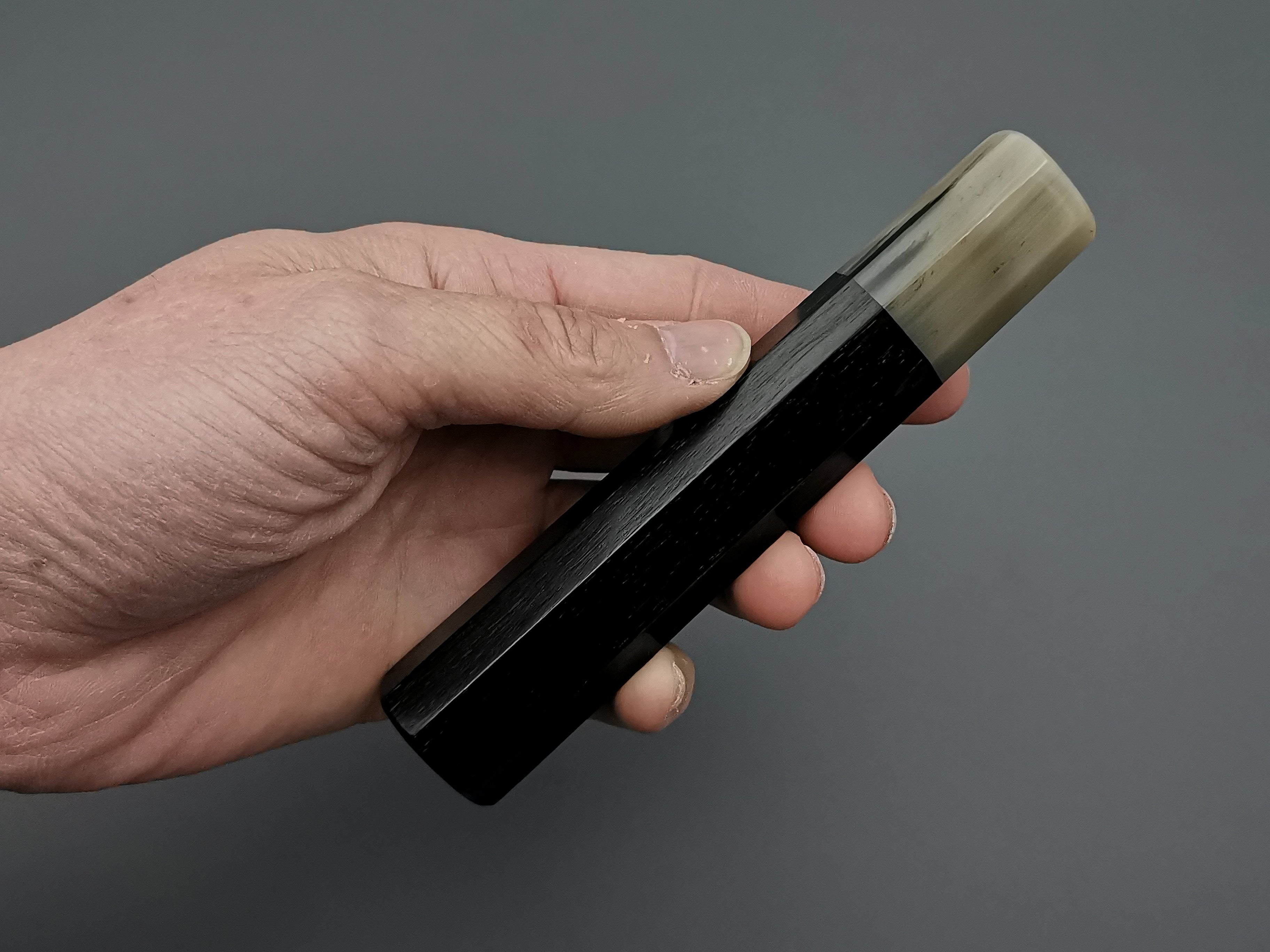 Ebony handle with single marble buffalo horn bolster